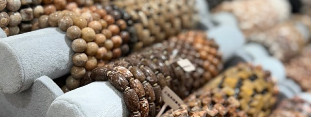 「嚴選老礦晶珠，匠心串連靈性能量」