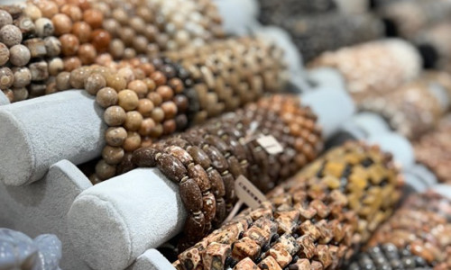 「嚴選老礦晶珠，匠心串連靈性能量」